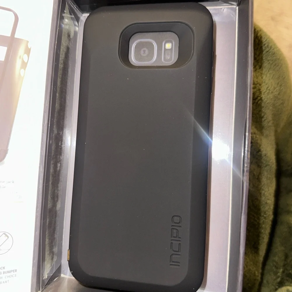 Samsung Galaxy S7 edge wireless charging battery case.